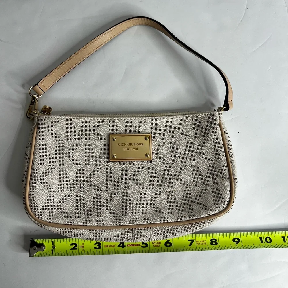 Michael Michael Kors Women’s Jet Set Monogram Handbag Tan & Brown Flaws/Wear
